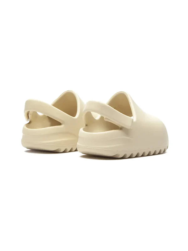 Kids Yeezy ridged slides
