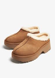 UGG New Heights Cozy Clog ‘Chestnut’