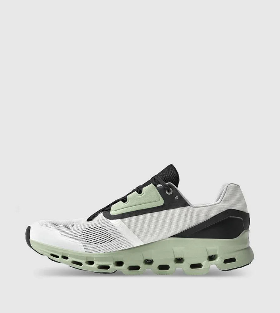 On Running Cloudstratus ‘White Black Green’