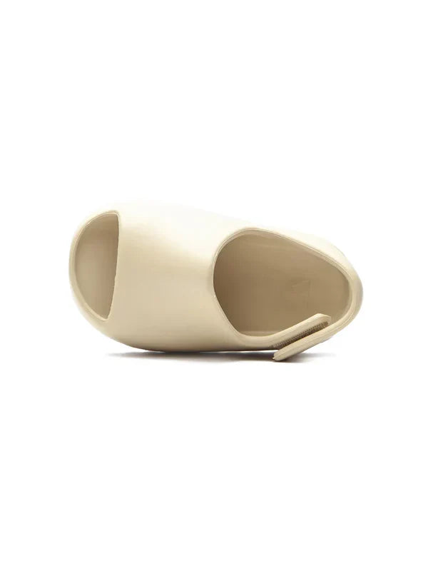 Kids Yeezy ridged slides